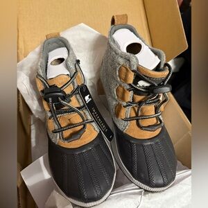 New with Tags SOREL Out and About Boots Youth size 2